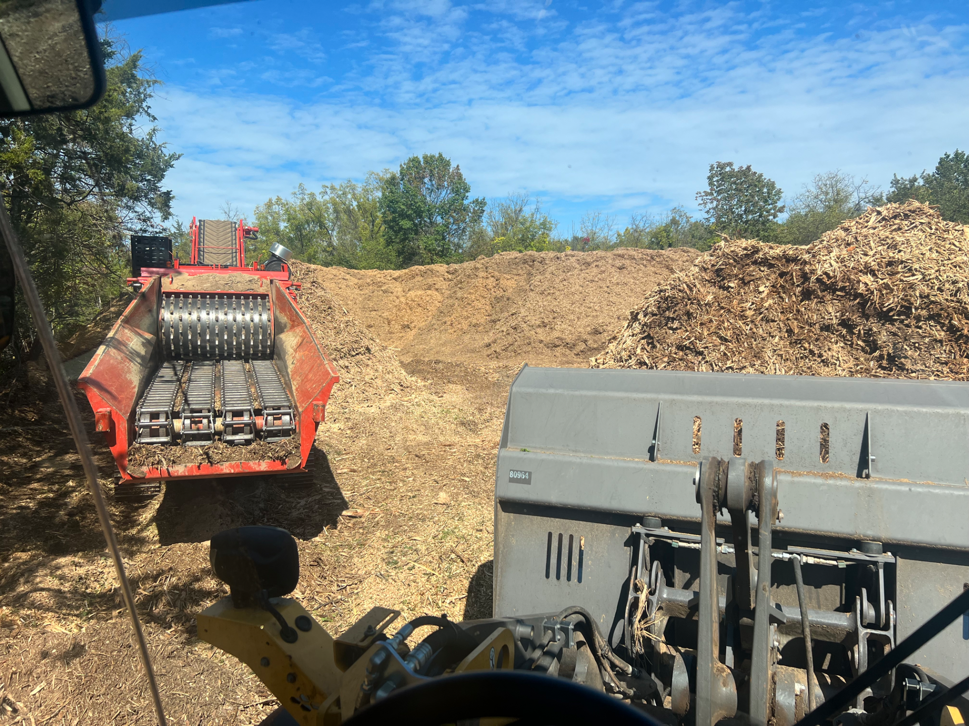 Wheel loader loading grinder